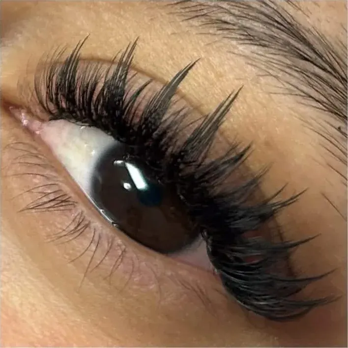 Detailed lash extension fill on a client